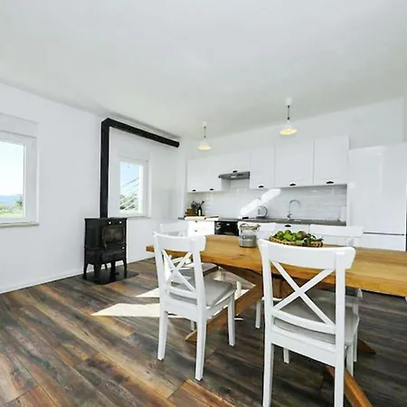 Cozy In With Private Swimming Pool, Be Inside Or Outside