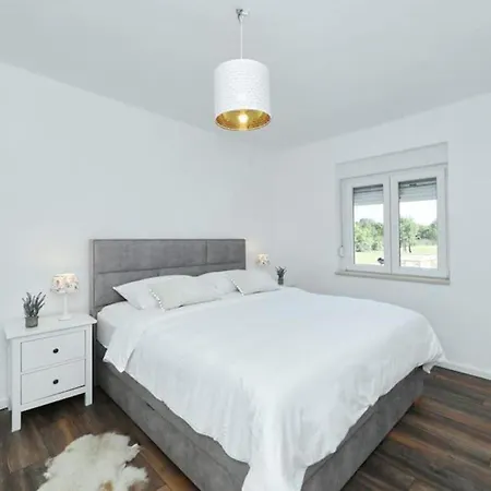 Cozy In With Private Swimming Pool, Be Inside Or Outside Nyaraló *
