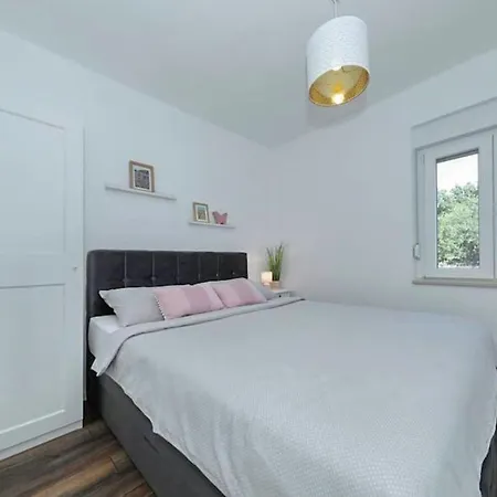 Cozy In With Private Swimming Pool, Be Inside Or Outside