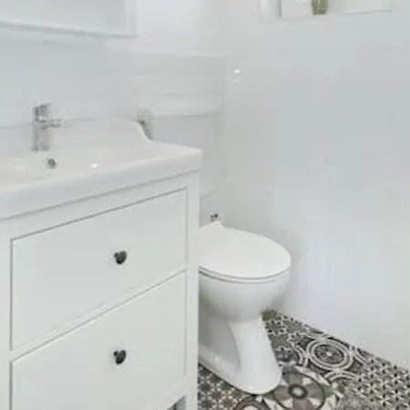 Pet Friendly Home In Ervenik בית נופש *
