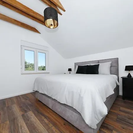 Nyaraló Cozy In With Private Swimming Pool, Be Inside Or Outside *